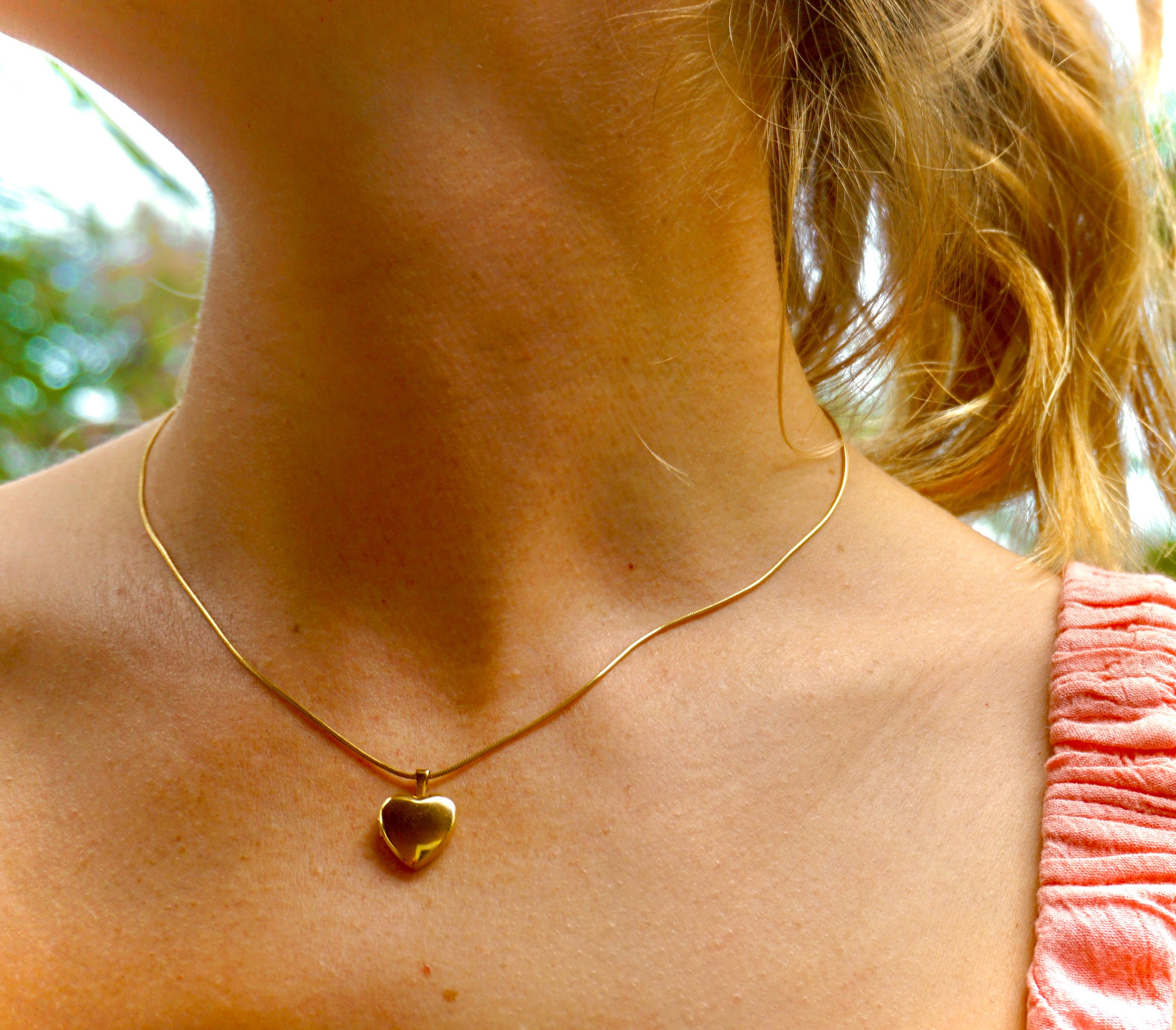 Neck locket gold best sale